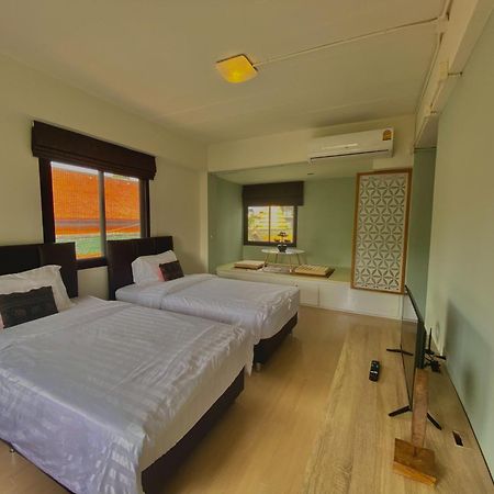 Baan Ploy In (Adults Only) Hostel Чиангмай Екстериор снимка