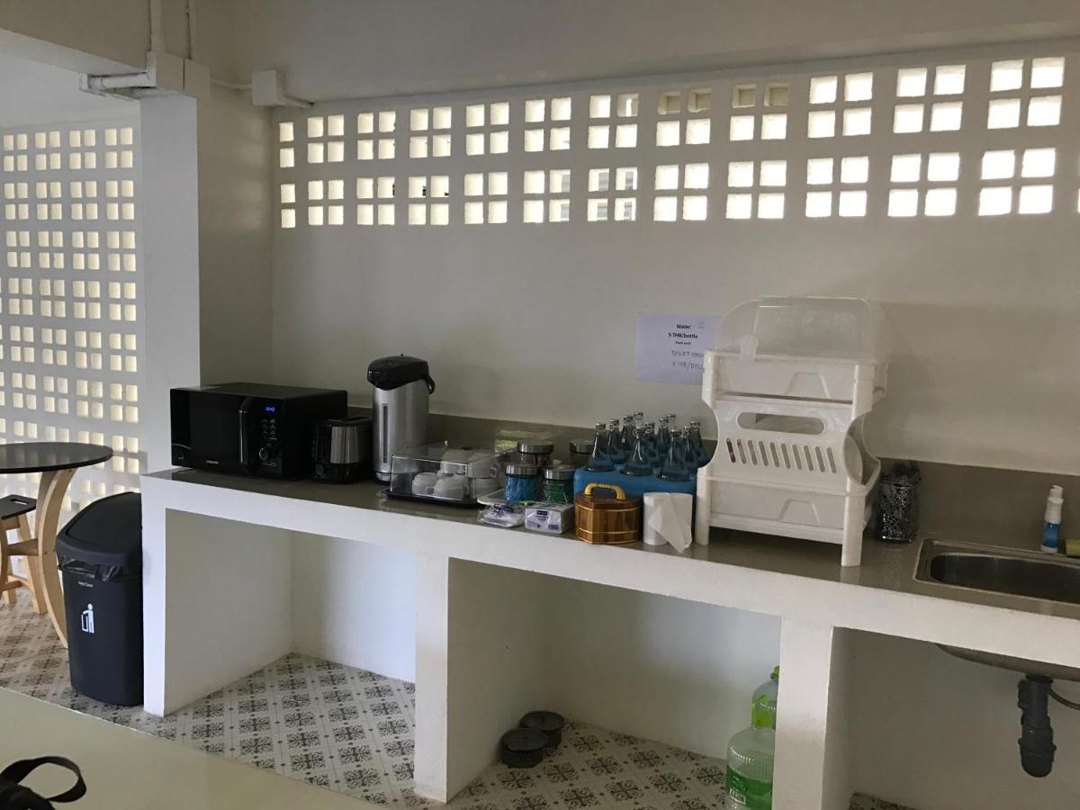 Baan Ploy In (Adults Only) Hostel Чиангмай Екстериор снимка