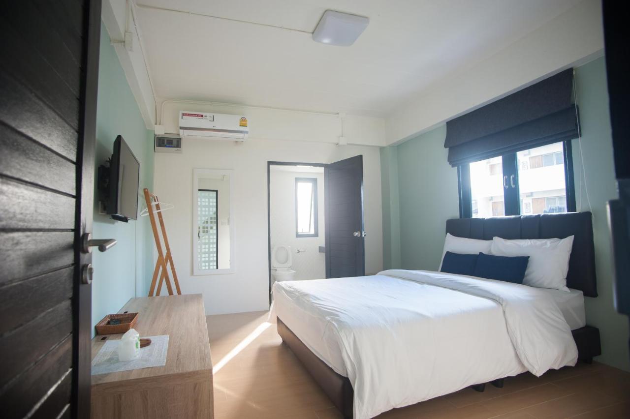 Baan Ploy In (Adults Only) Hostel Чиангмай Екстериор снимка