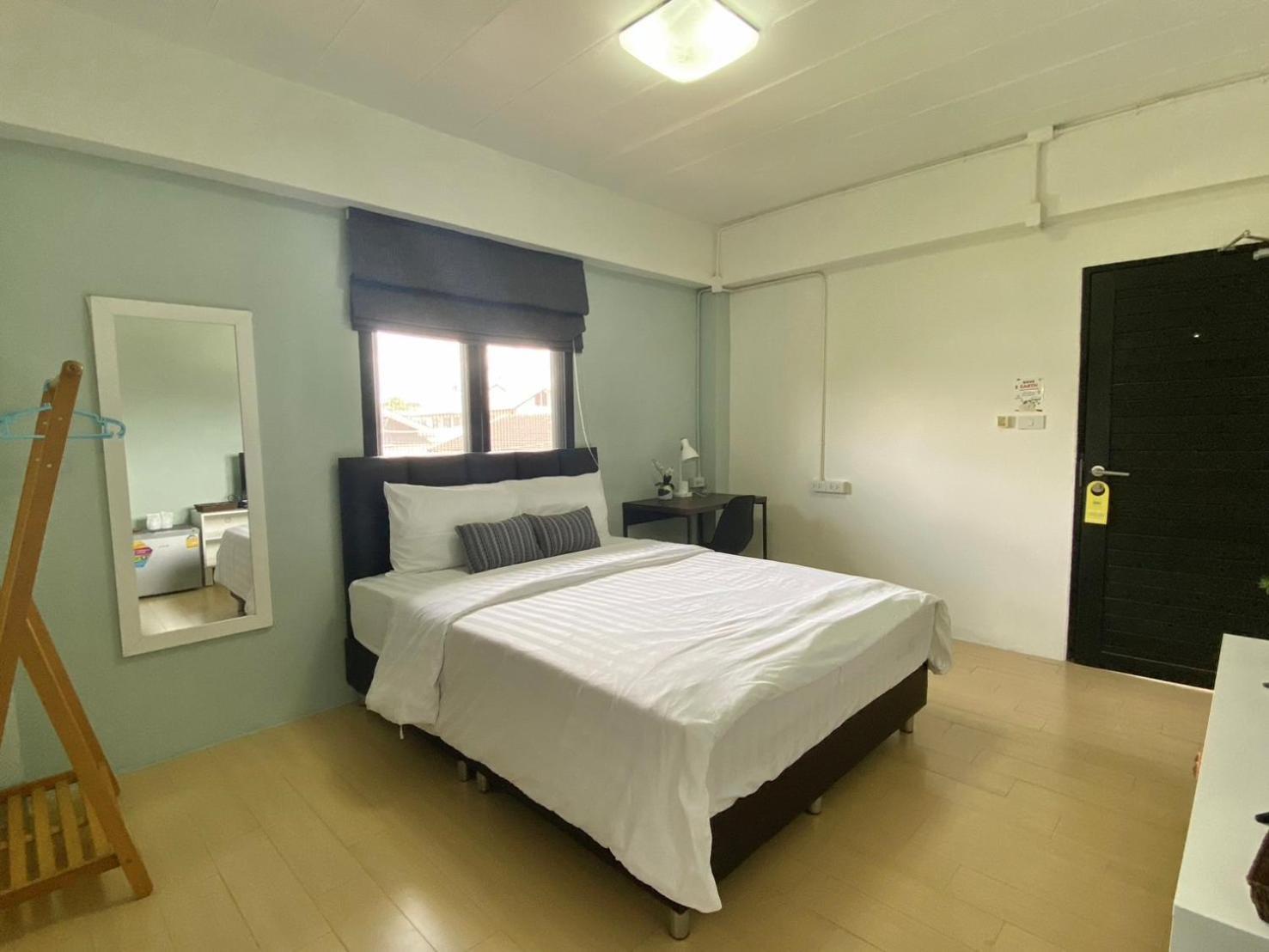 Baan Ploy In (Adults Only) Hostel Чиангмай Екстериор снимка