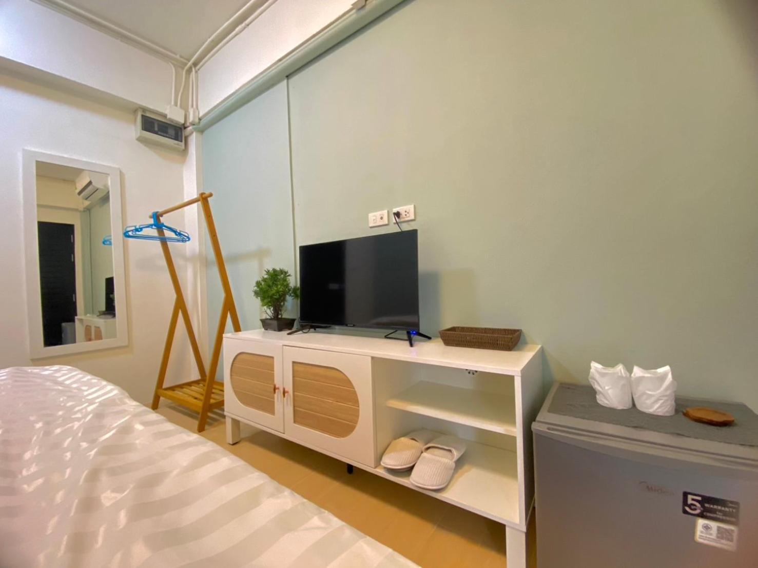 Baan Ploy In (Adults Only) Hostel Чиангмай Екстериор снимка
