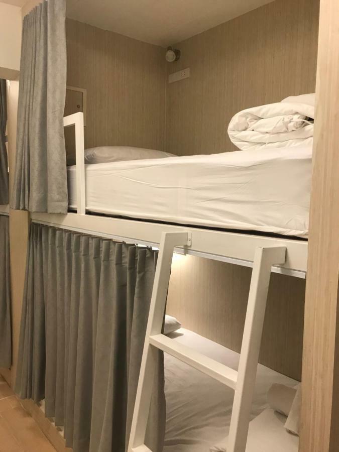 Baan Ploy In (Adults Only) Hostel Чиангмай Екстериор снимка