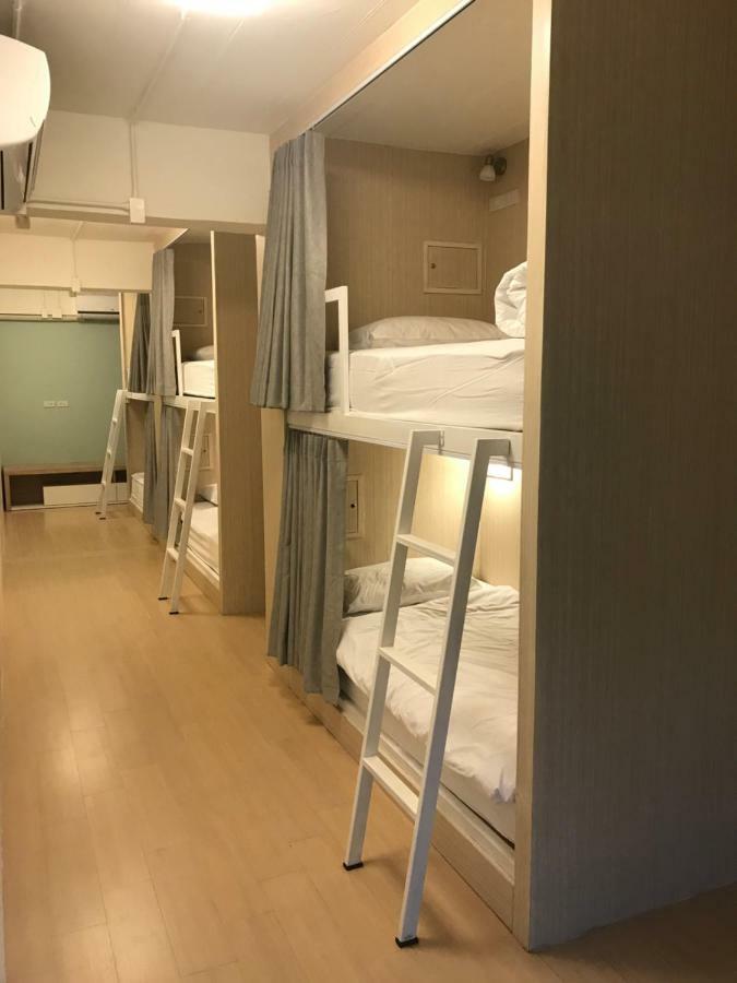 Baan Ploy In (Adults Only) Hostel Чиангмай Екстериор снимка