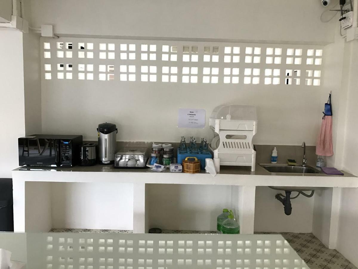 Baan Ploy In (Adults Only) Hostel Чиангмай Екстериор снимка
