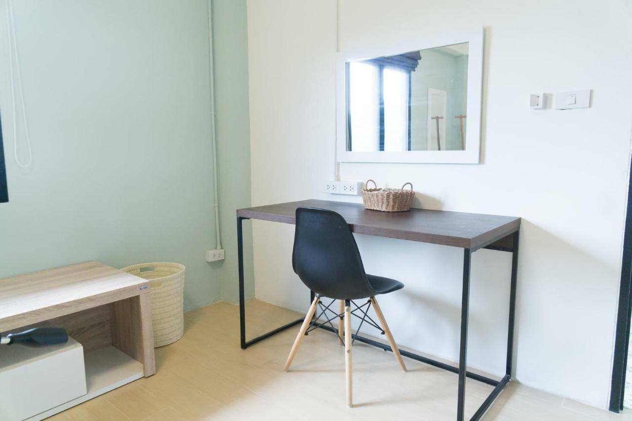 Baan Ploy In (Adults Only) Hostel Чиангмай Екстериор снимка