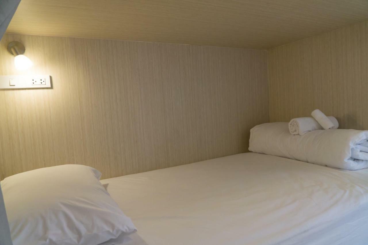 Baan Ploy In (Adults Only) Hostel Чиангмай Екстериор снимка