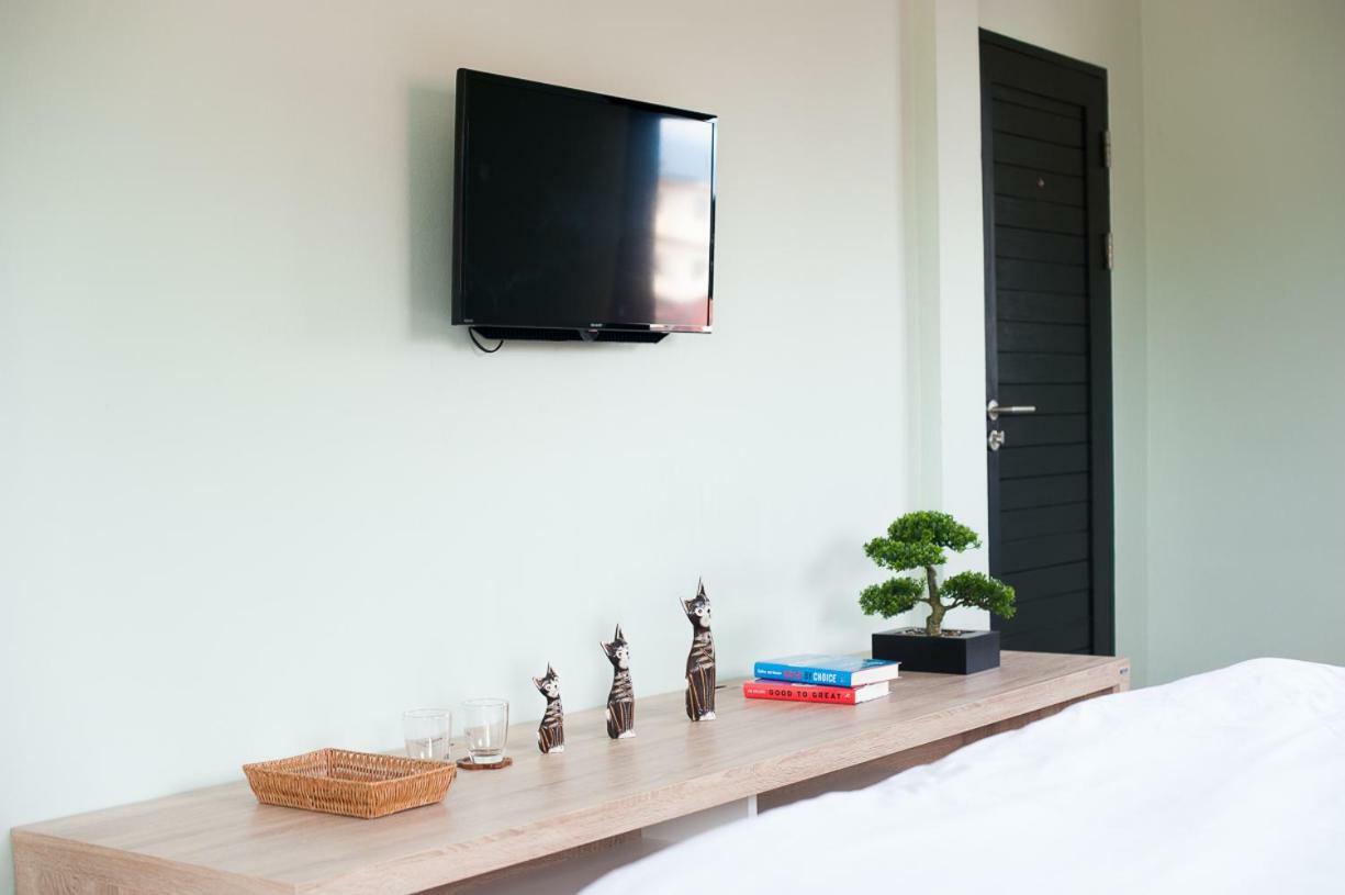 Baan Ploy In (Adults Only) Hostel Чиангмай Екстериор снимка