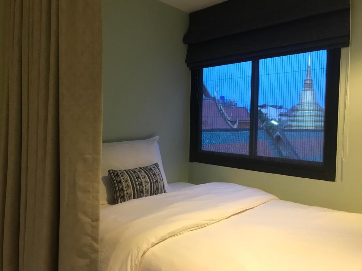 Baan Ploy In (Adults Only) Hostel Чиангмай Екстериор снимка