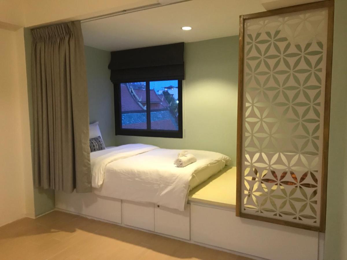 Baan Ploy In (Adults Only) Hostel Чиангмай Екстериор снимка